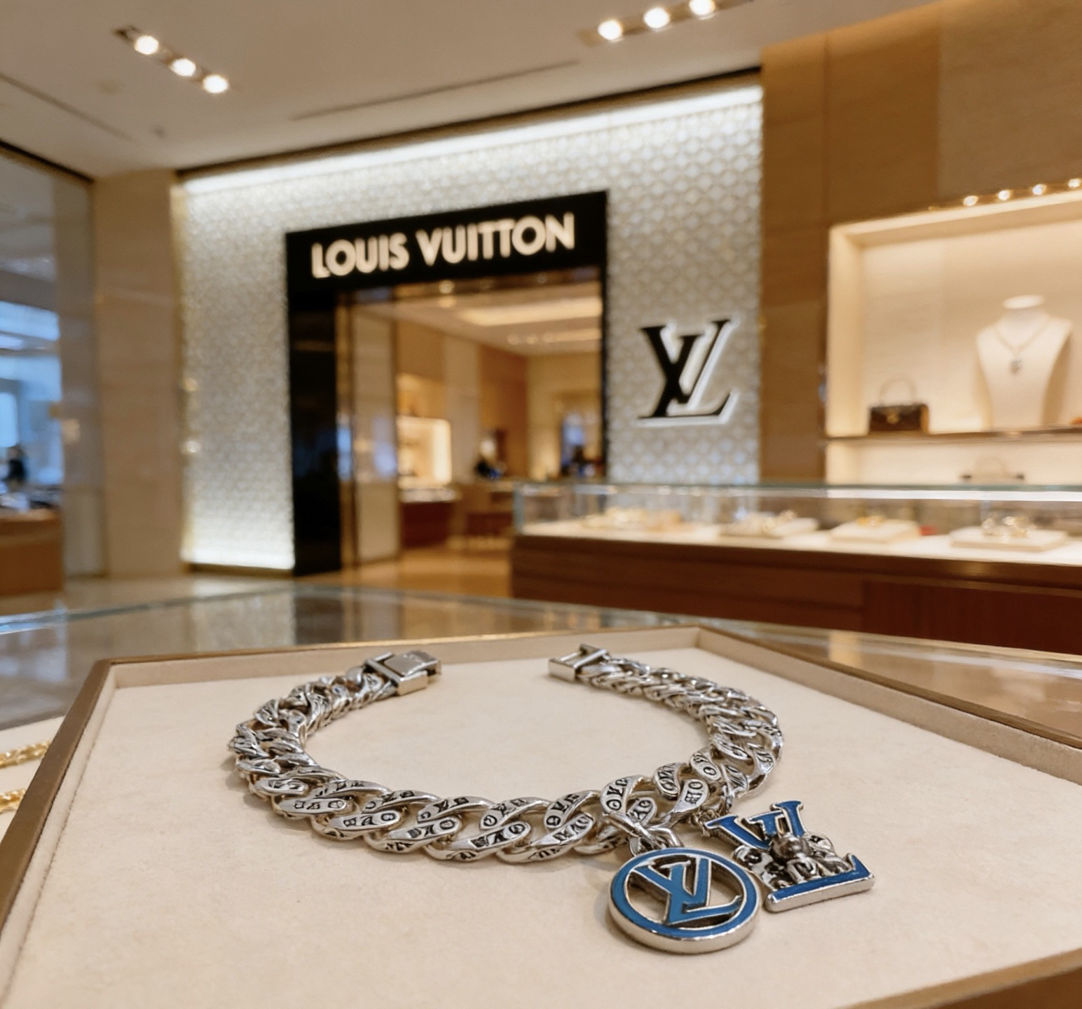 LV Bracelet-90