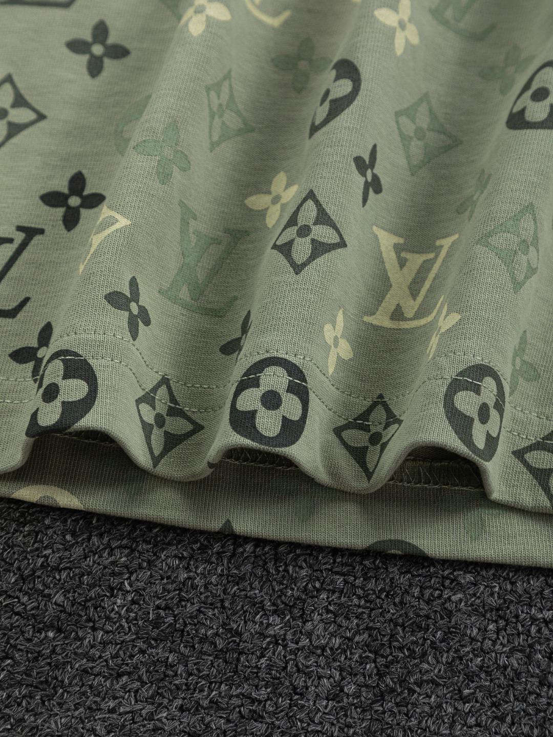 LV clothing-97