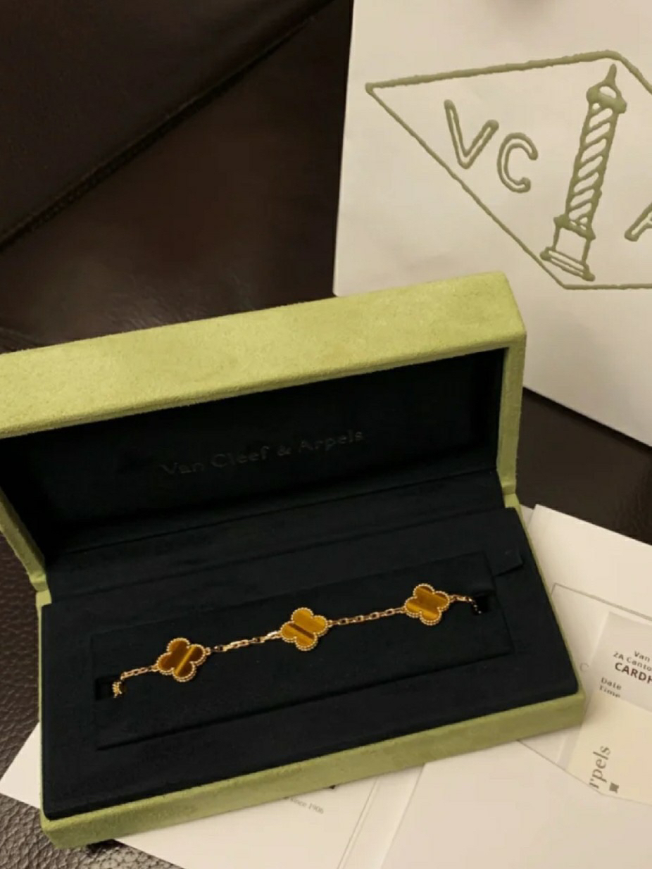 Van Cleef & Arpels Bracelet-82