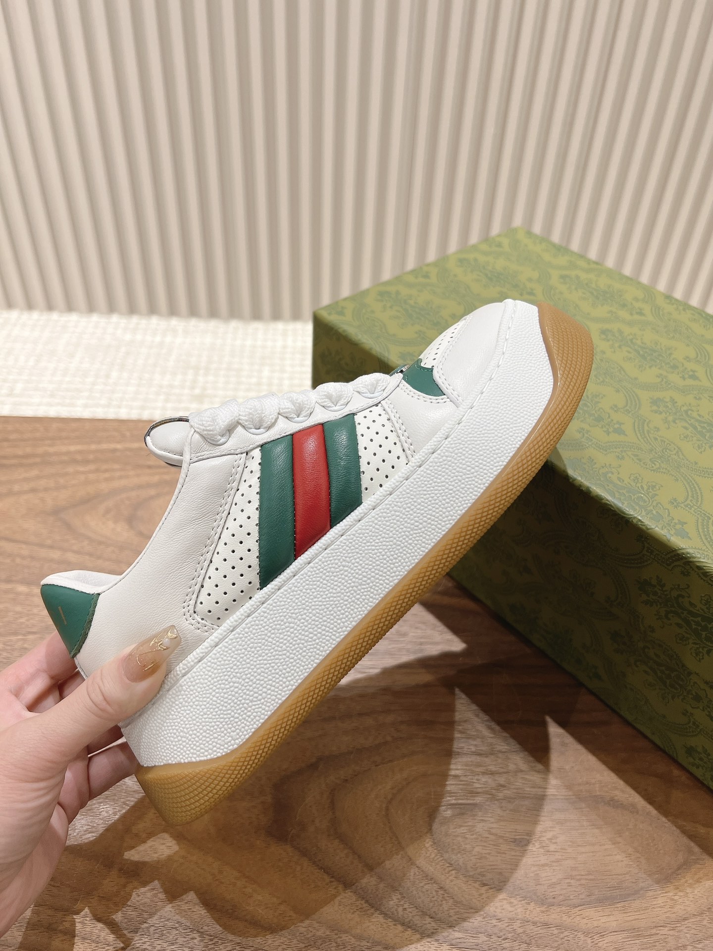 Gucci Sneakers-145