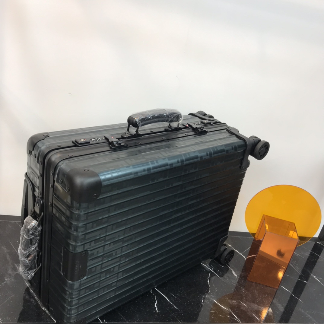 Fendi luggage-19