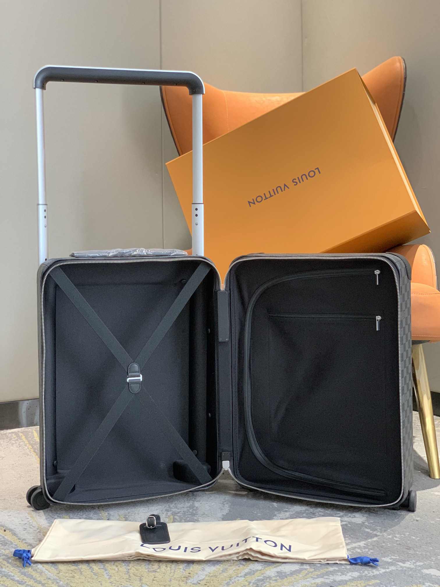 LV luggage-74
