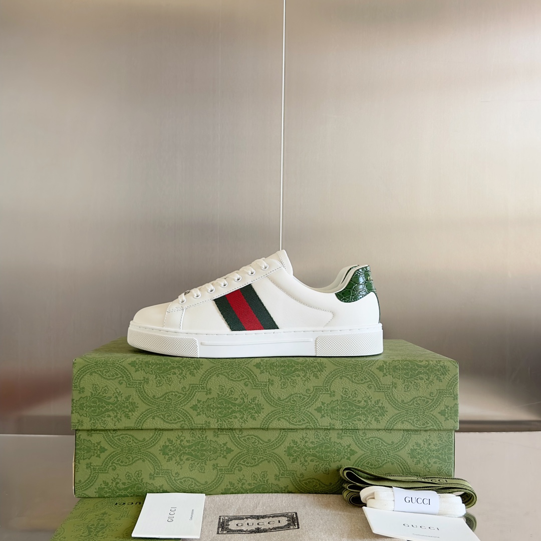 Gucci Sneakers-121