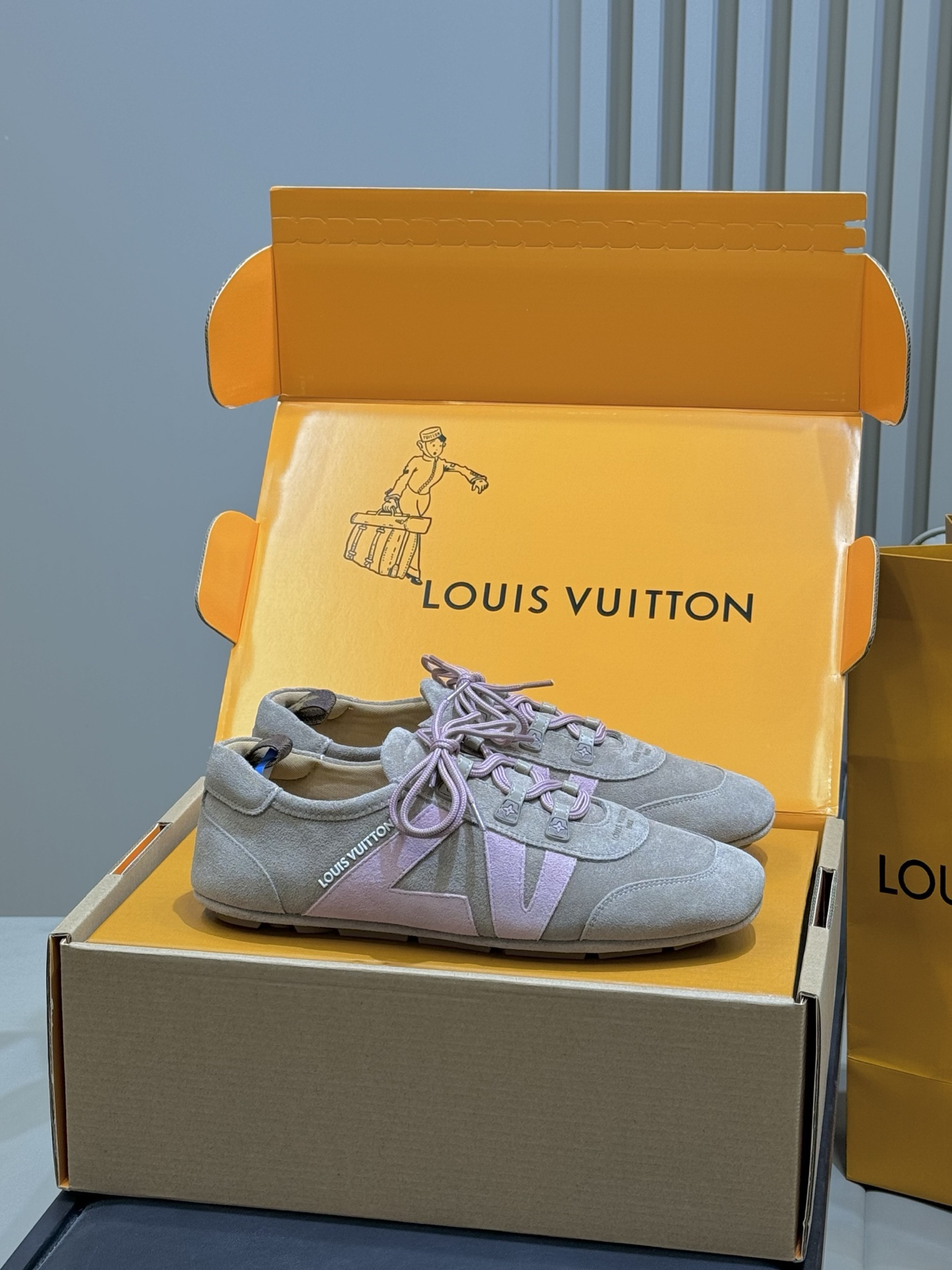 Lv Sneakers-228