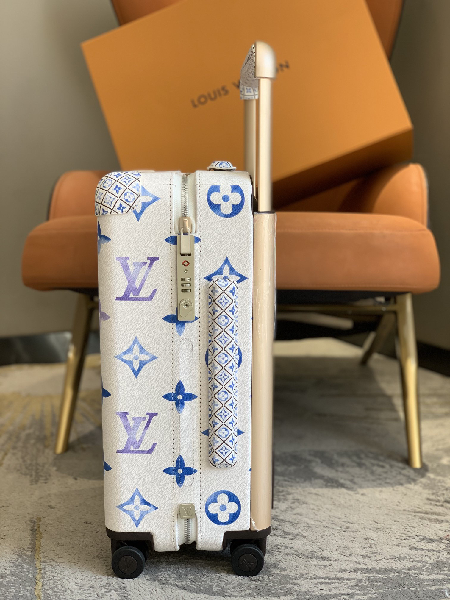 LV luggage-31