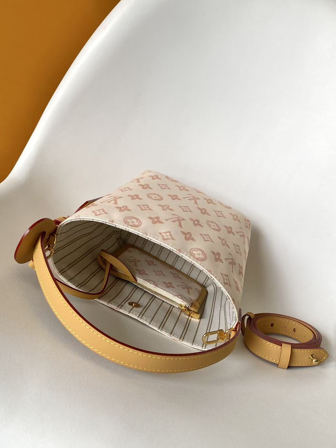 Louis Vuitton Hot New Product-224