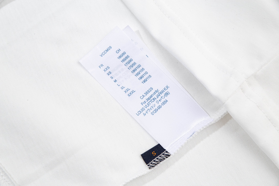 LV clothing-77