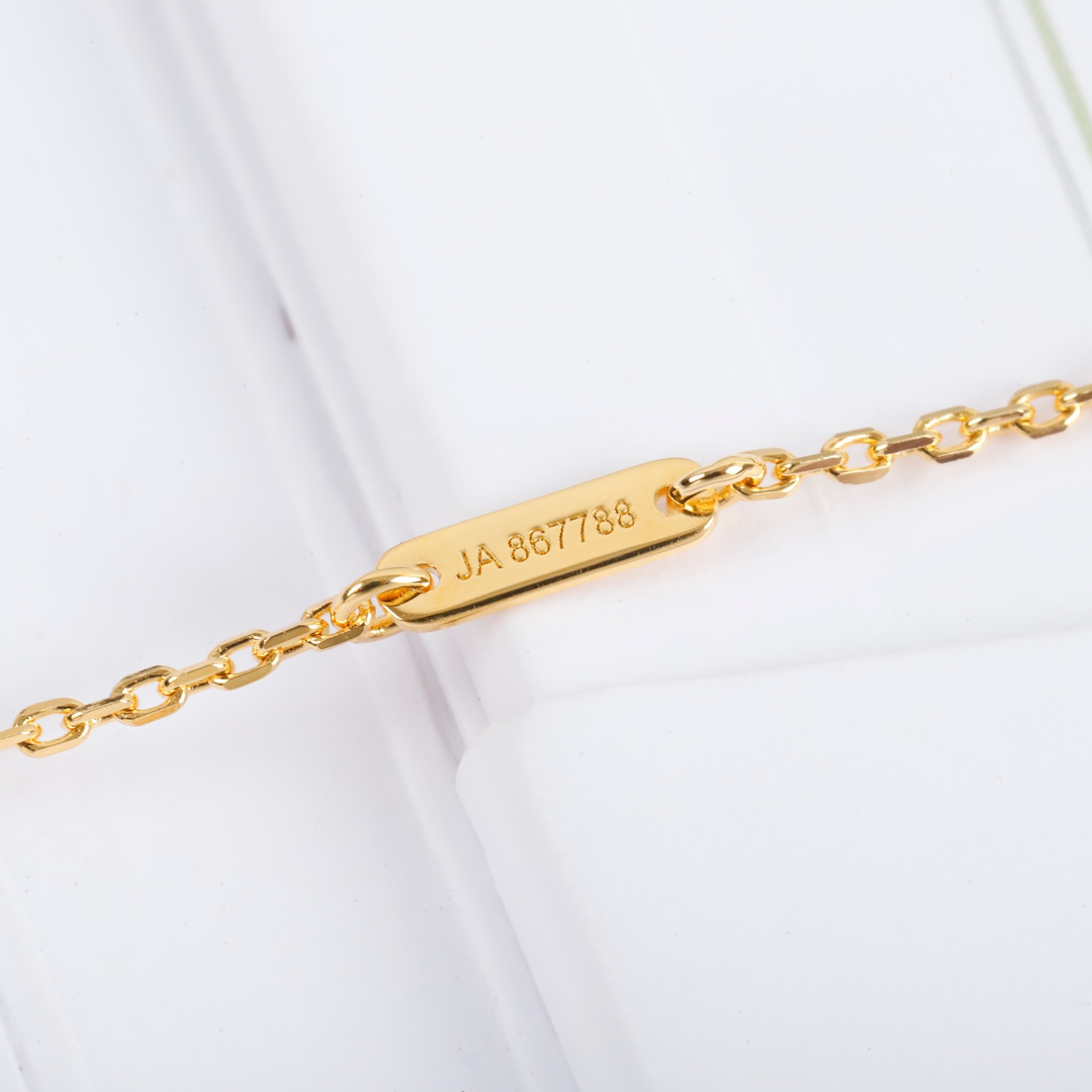 Van Cleef & Arpels necklace-130