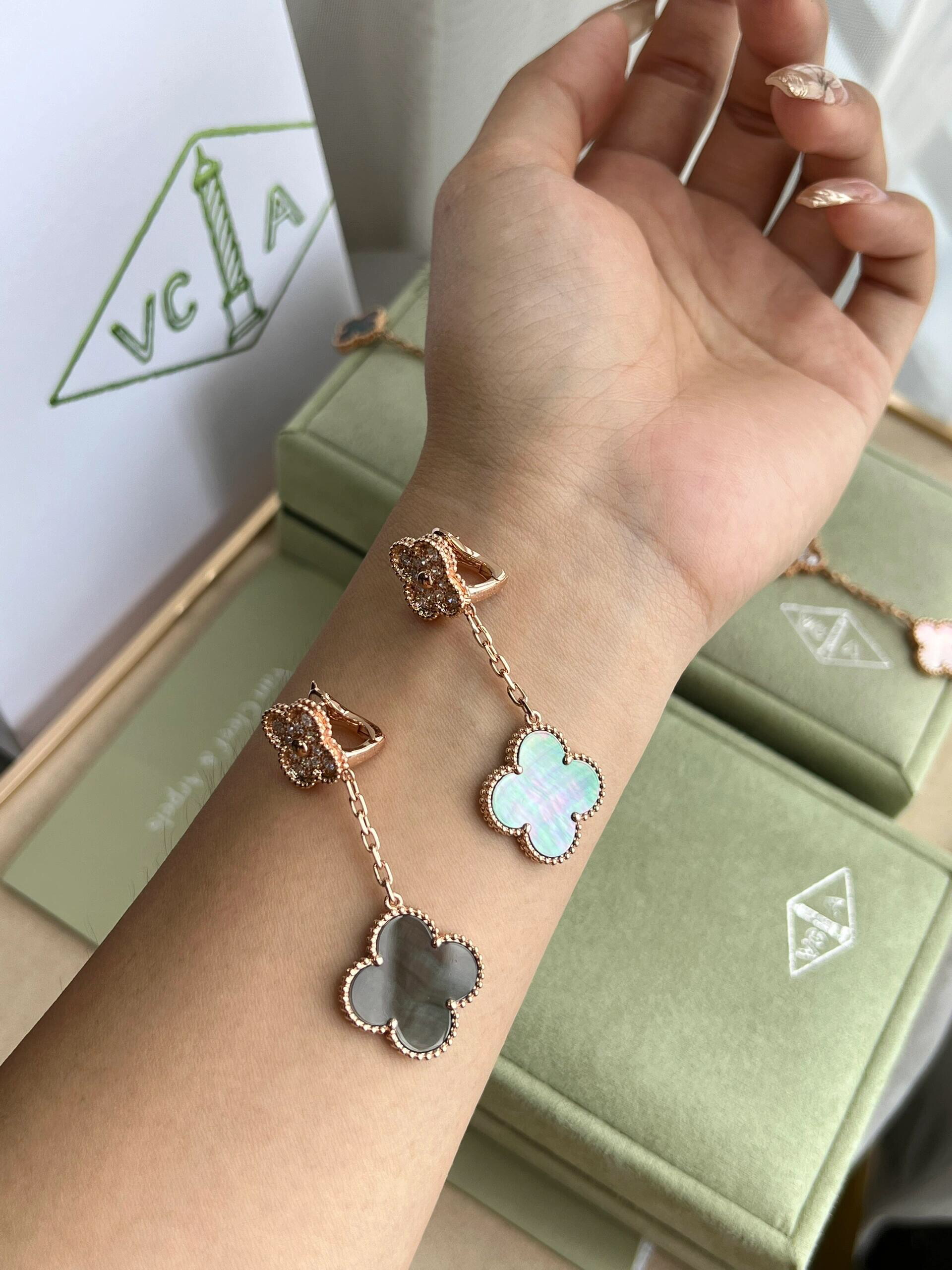 Van Cleef & Arpels earring-94