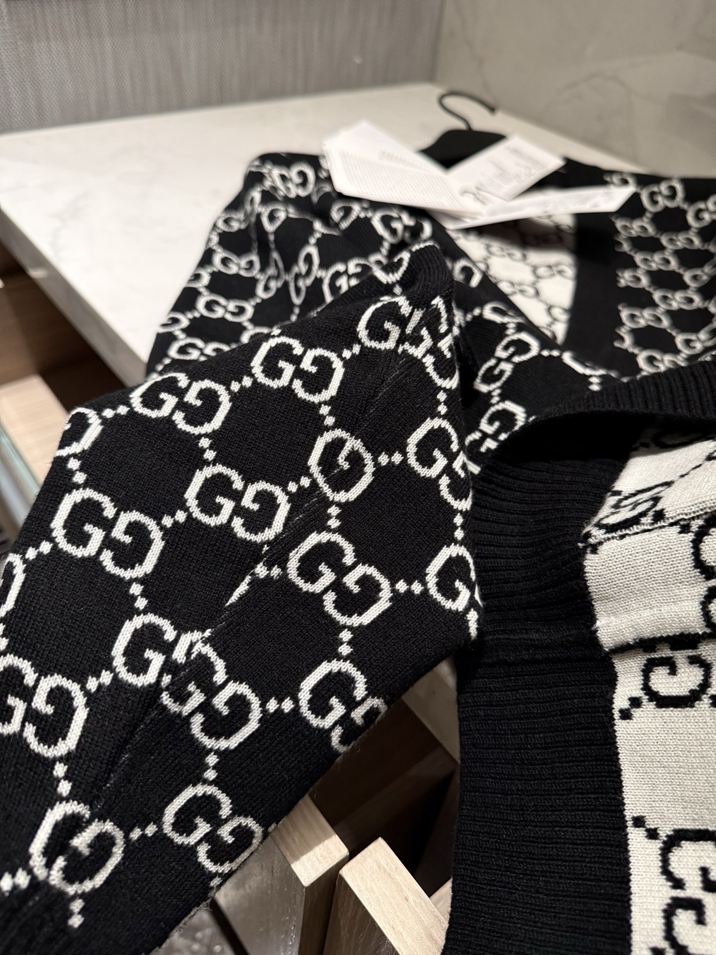 Gucci Clothing-221