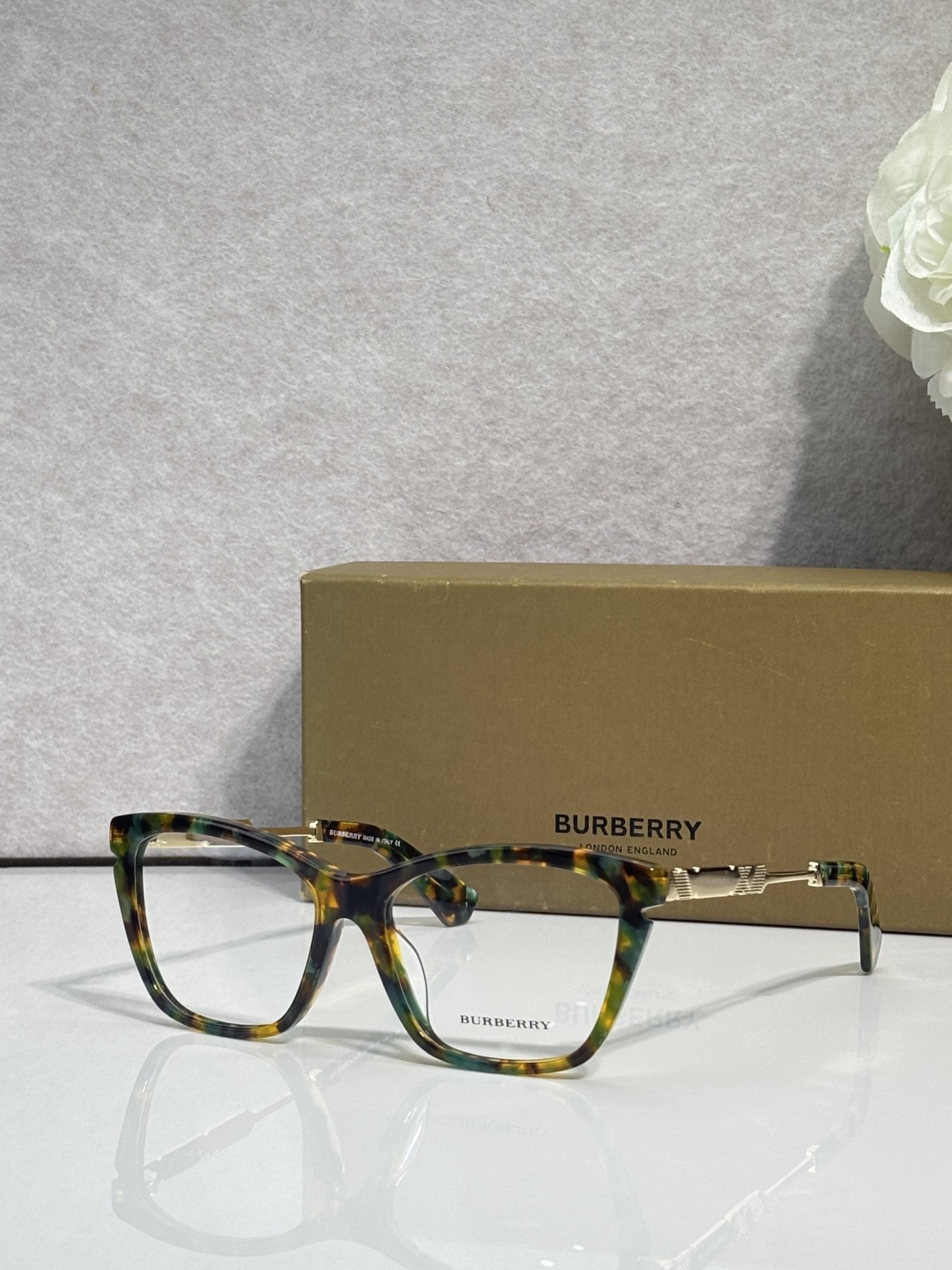 Burberry glasses-5