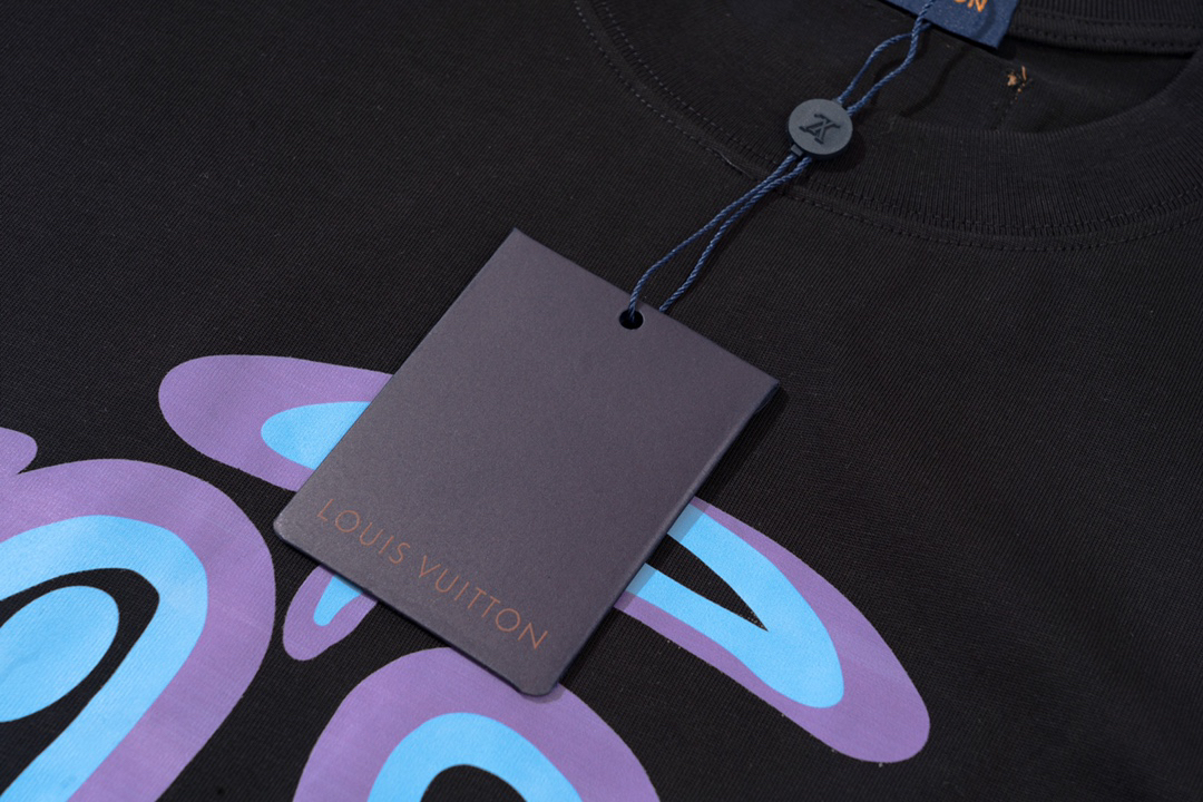 LV clothing-88
