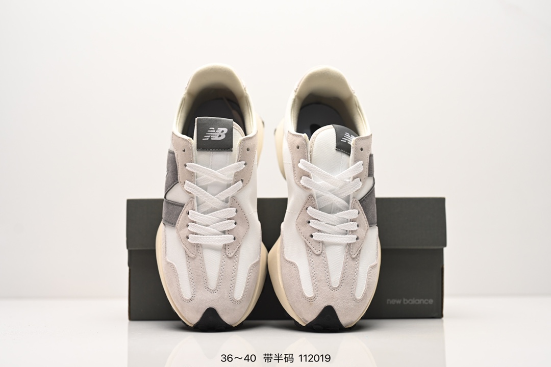 New Balance Sneakers-111