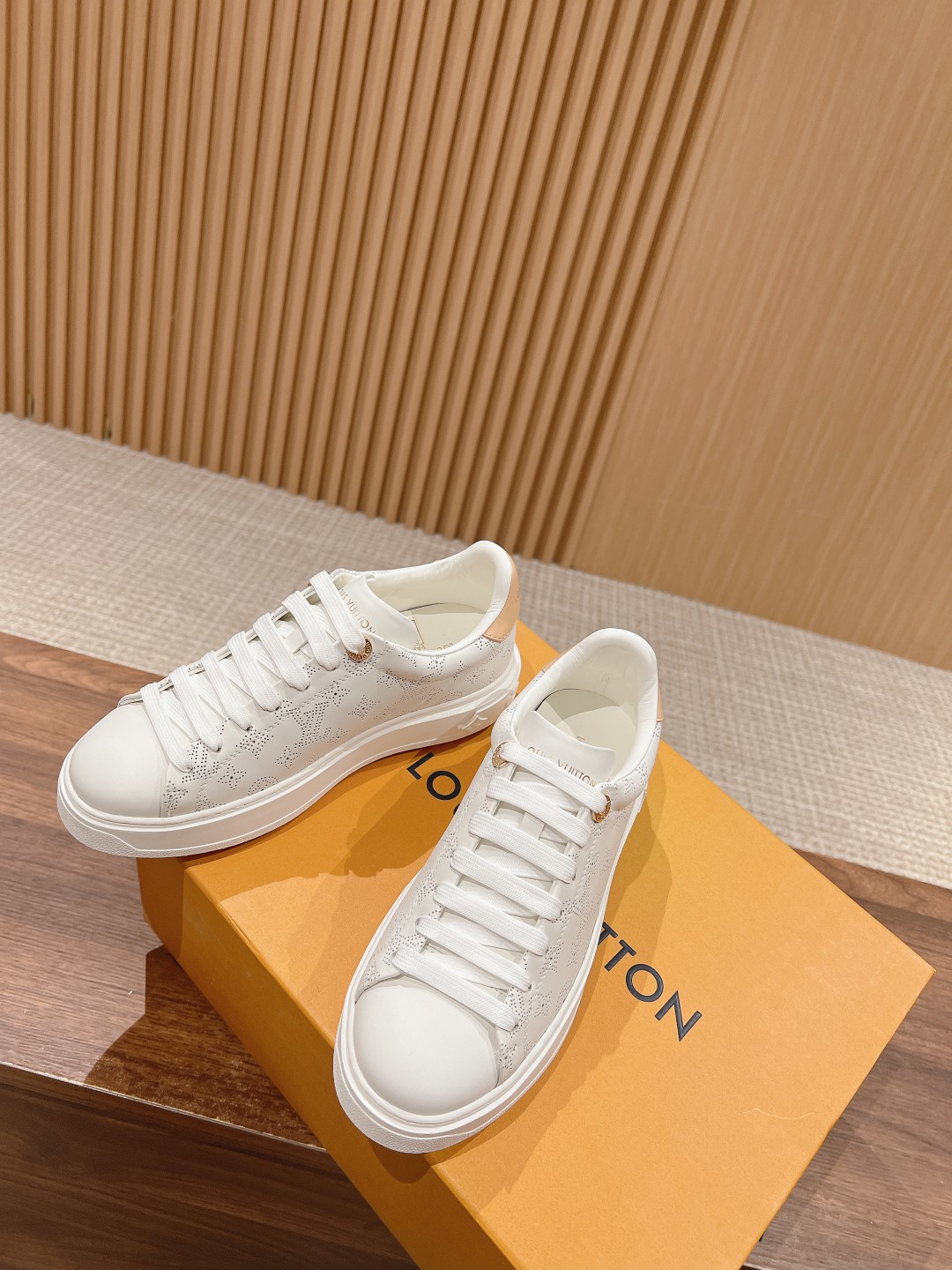 Lv Sneakers-103