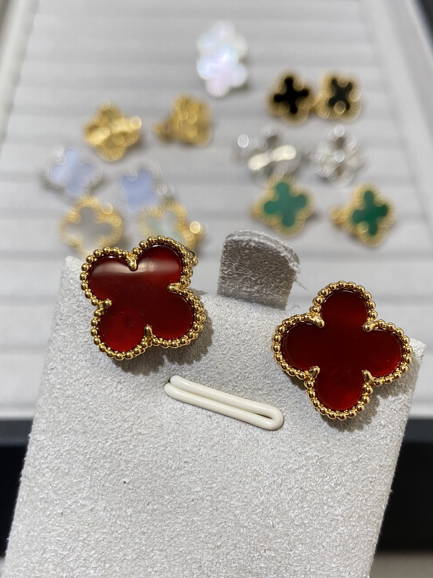 Van Cleef & Arpels earring-1