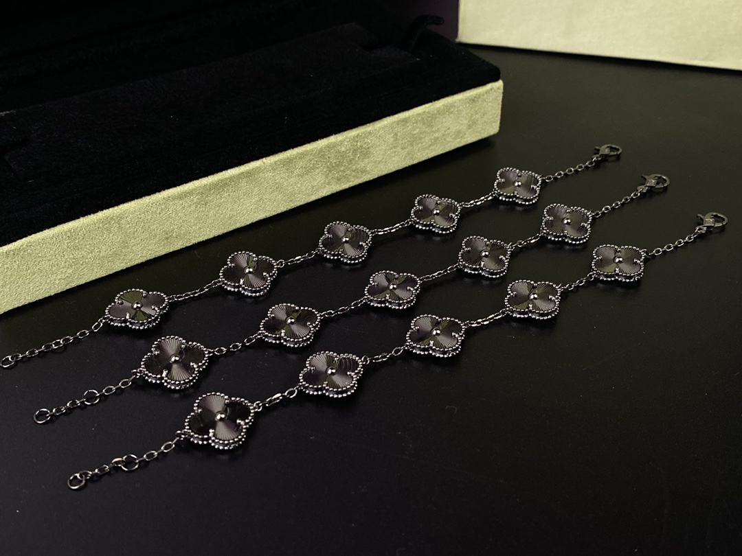 Van Cleef & Arpels Bracelet-27