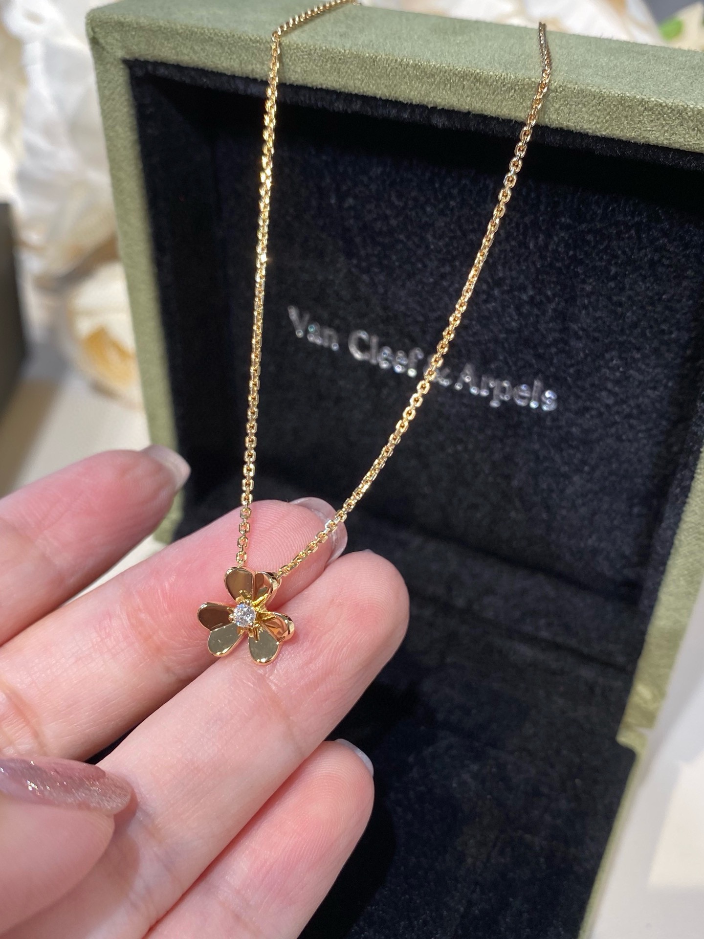 Van Cleef & Arpels necklace-86