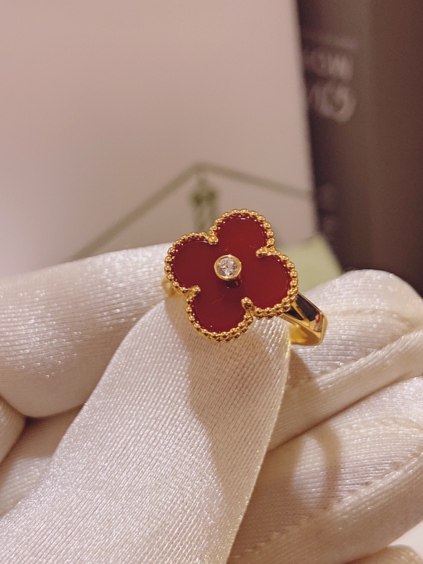 Van Cleef & Arpels ring-85