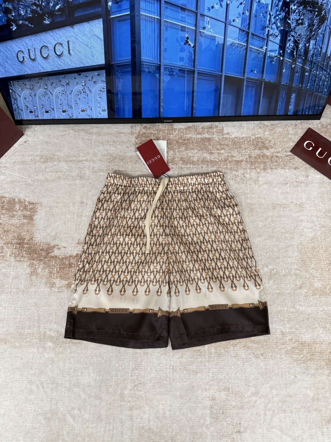 Gucci clothing-10