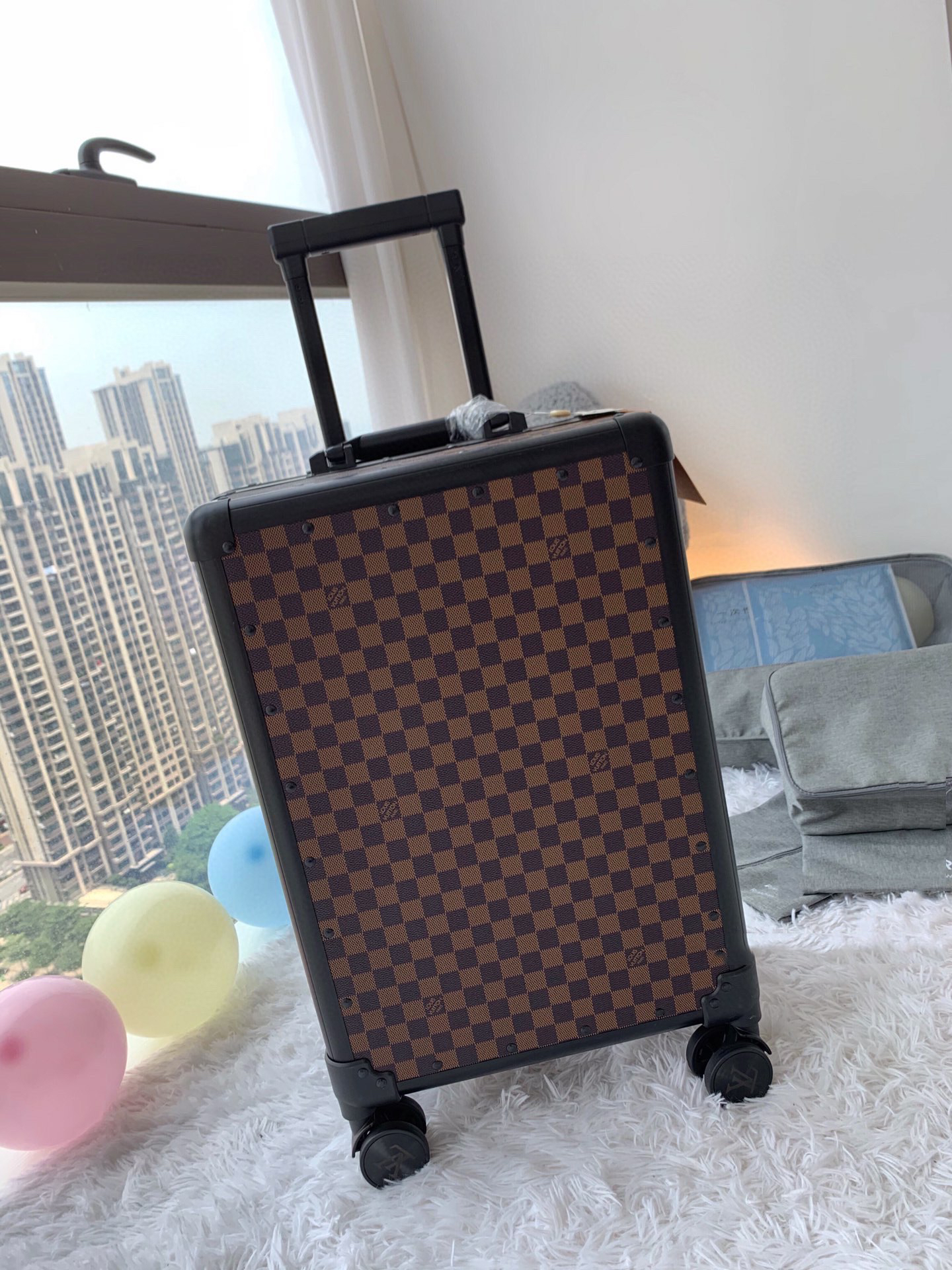 LV luggage-104