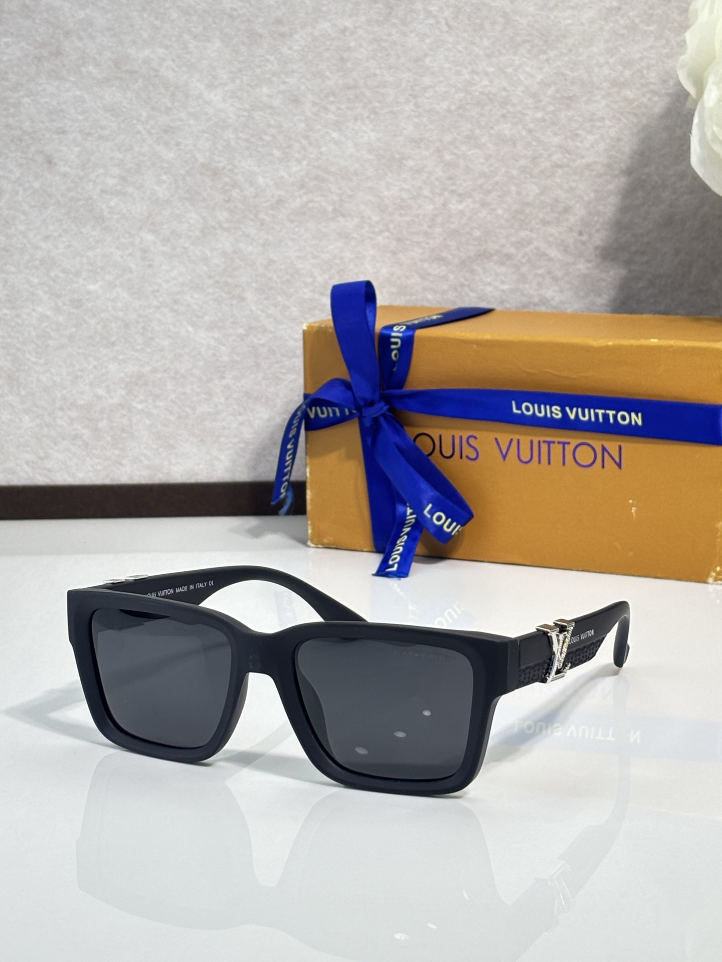 LV glasses-14