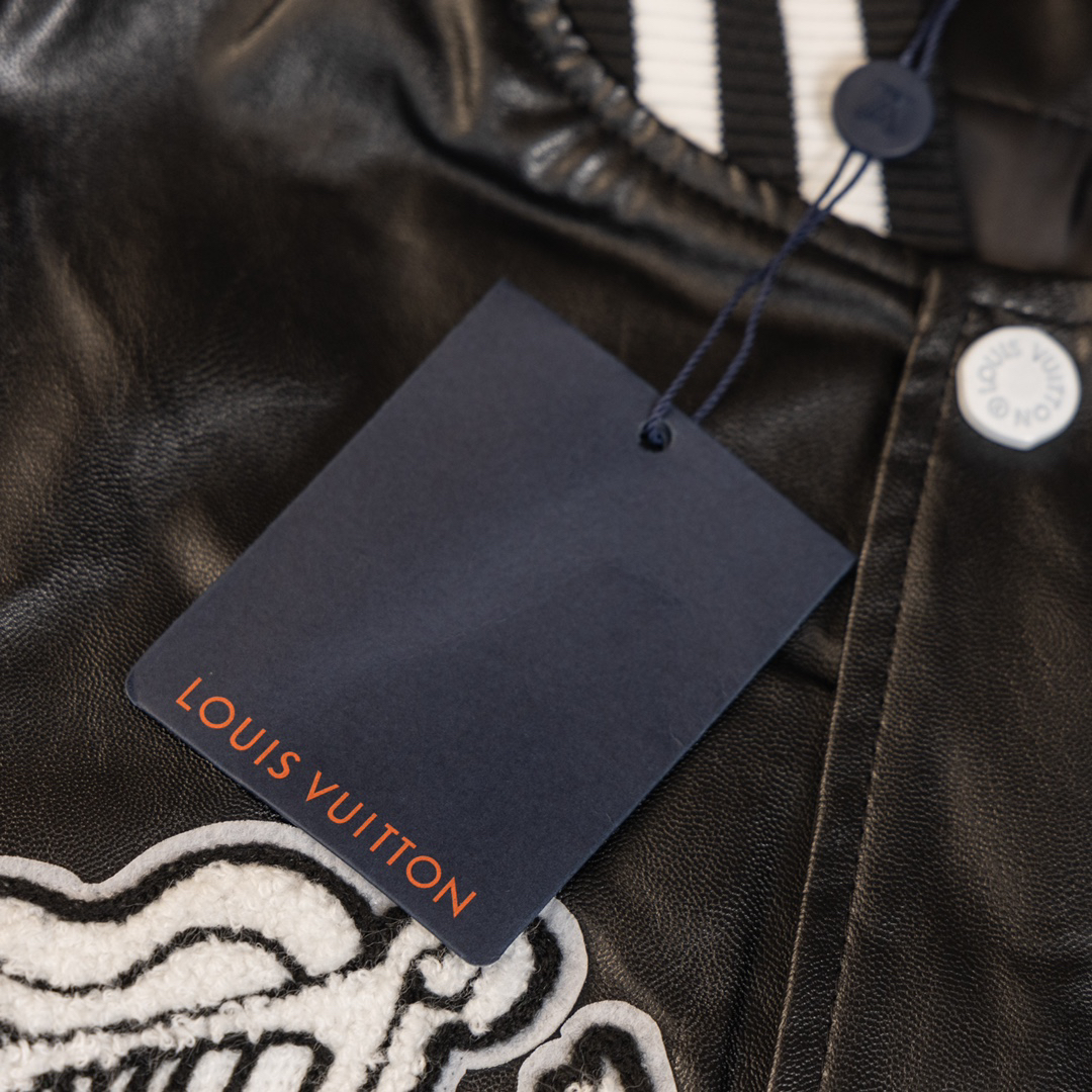 LV Clothing-313