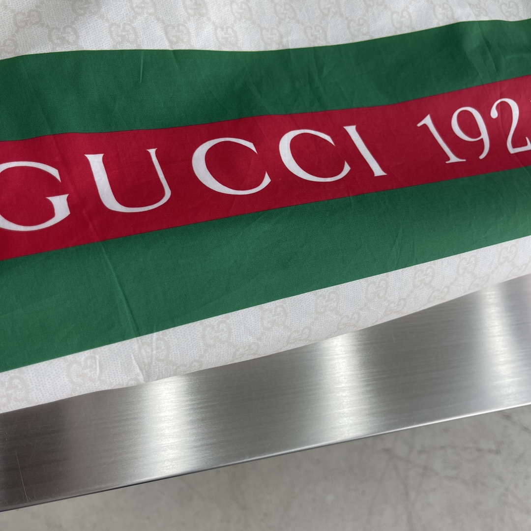 Gucci Clothing-182