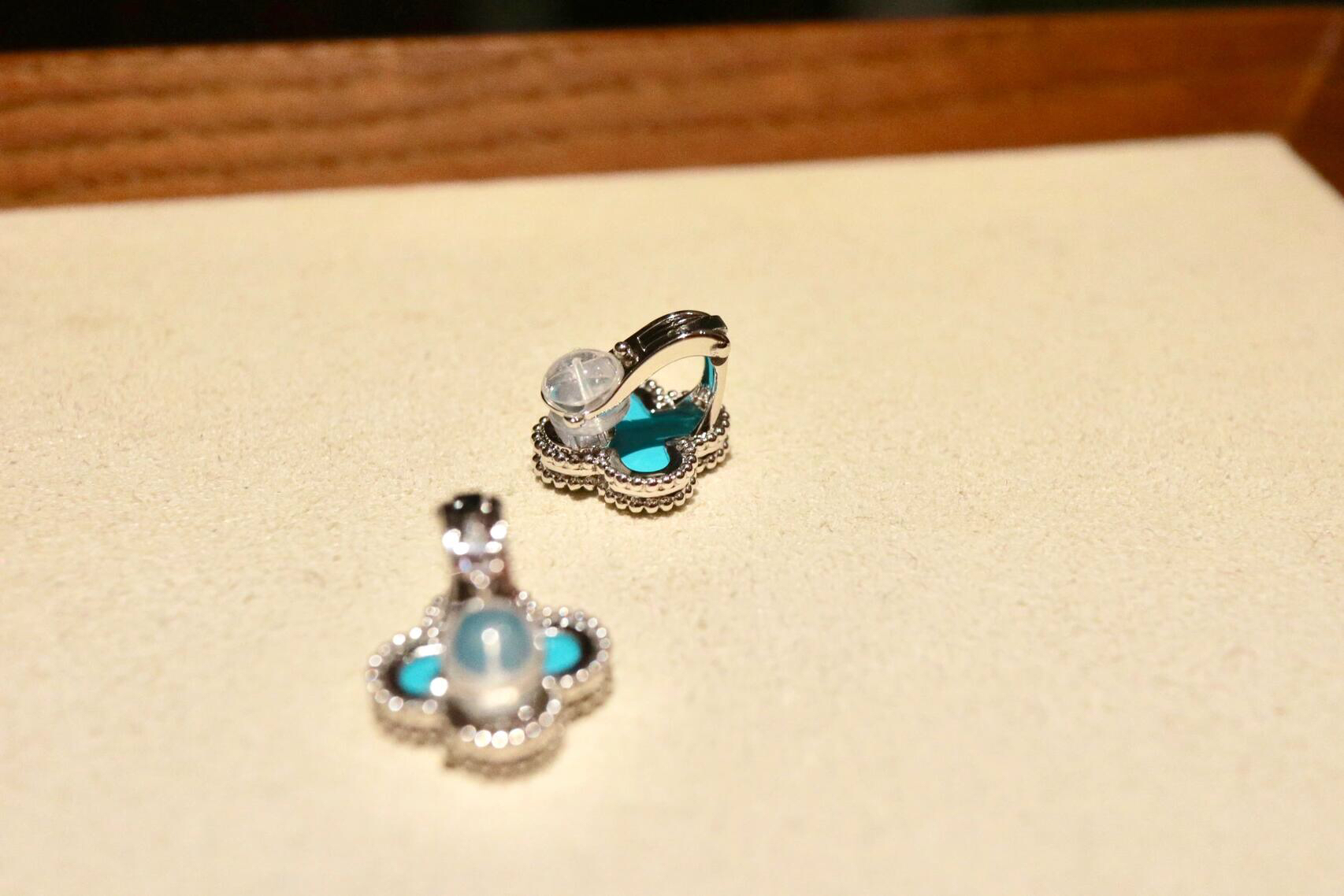 Van Cleef & Arpels earring-87