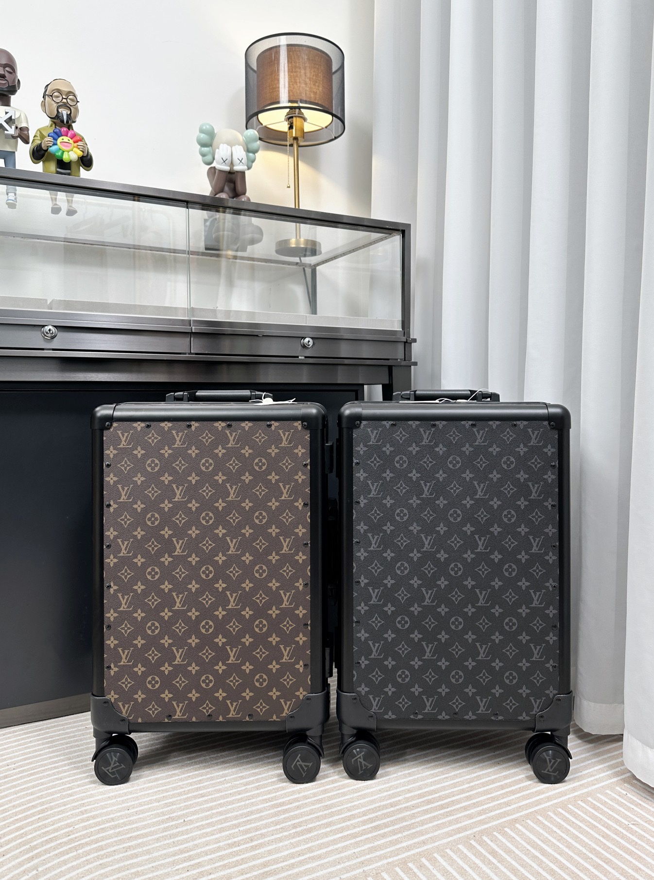 LV luggage-95
