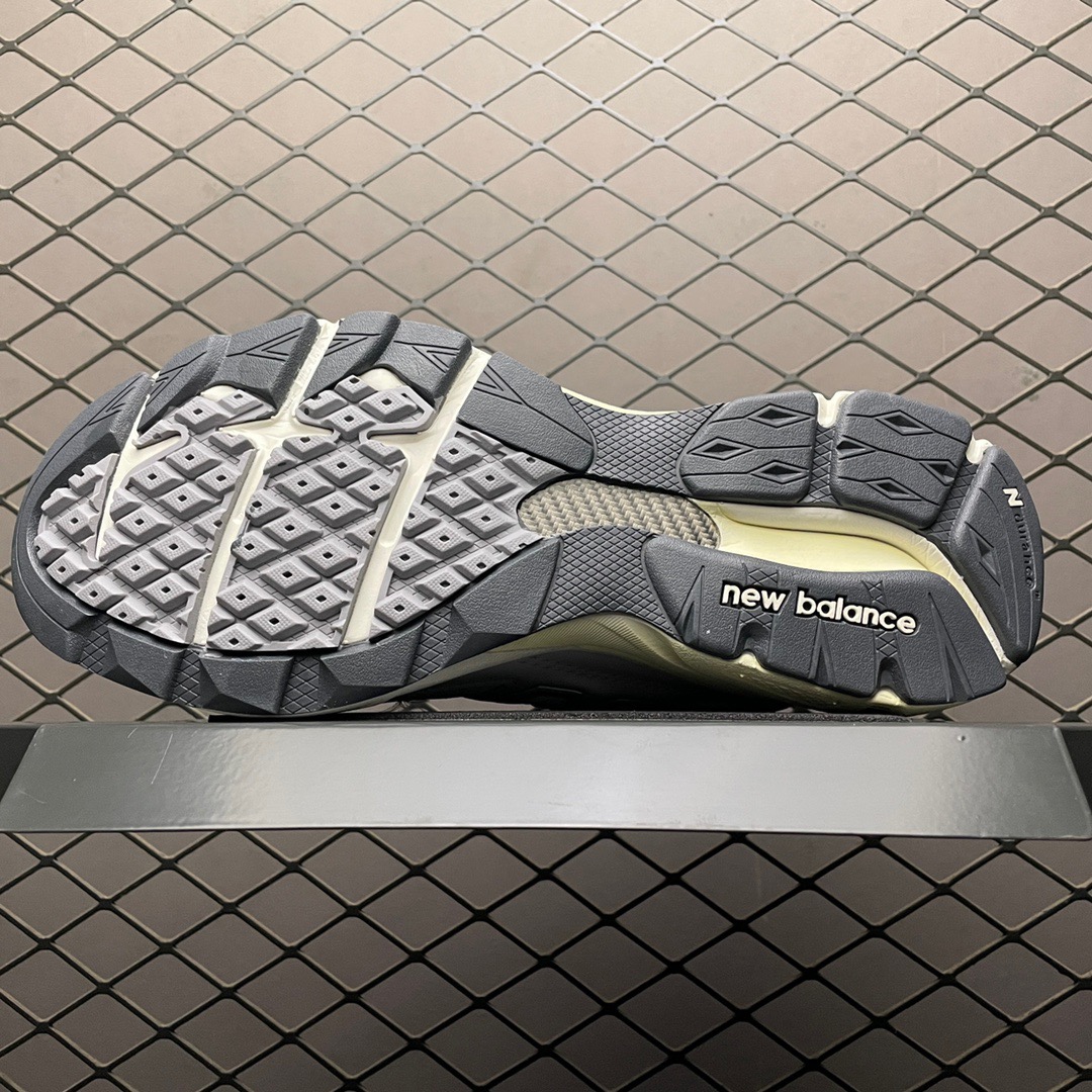 New Balance Sneakers-247