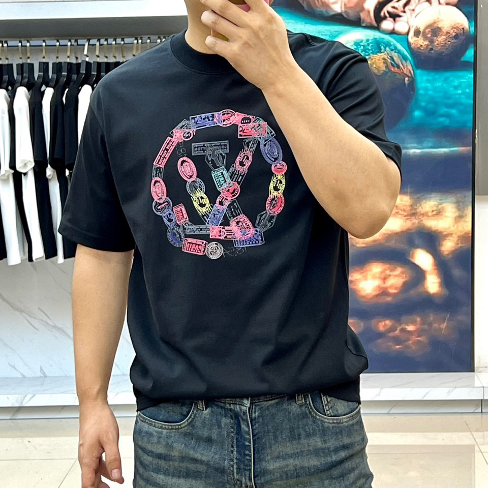 LV clothing-237