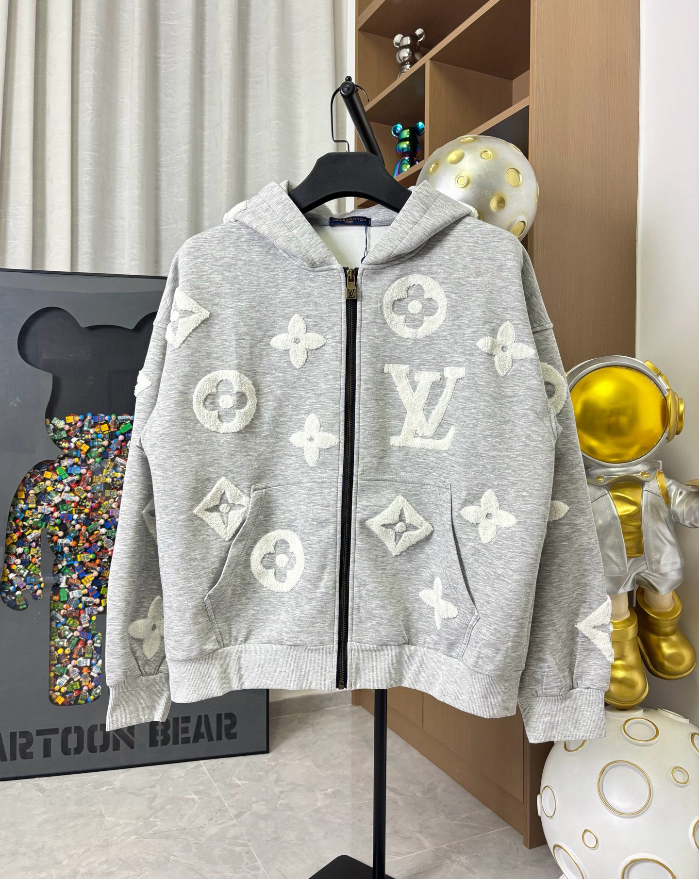 LV Clothing-302