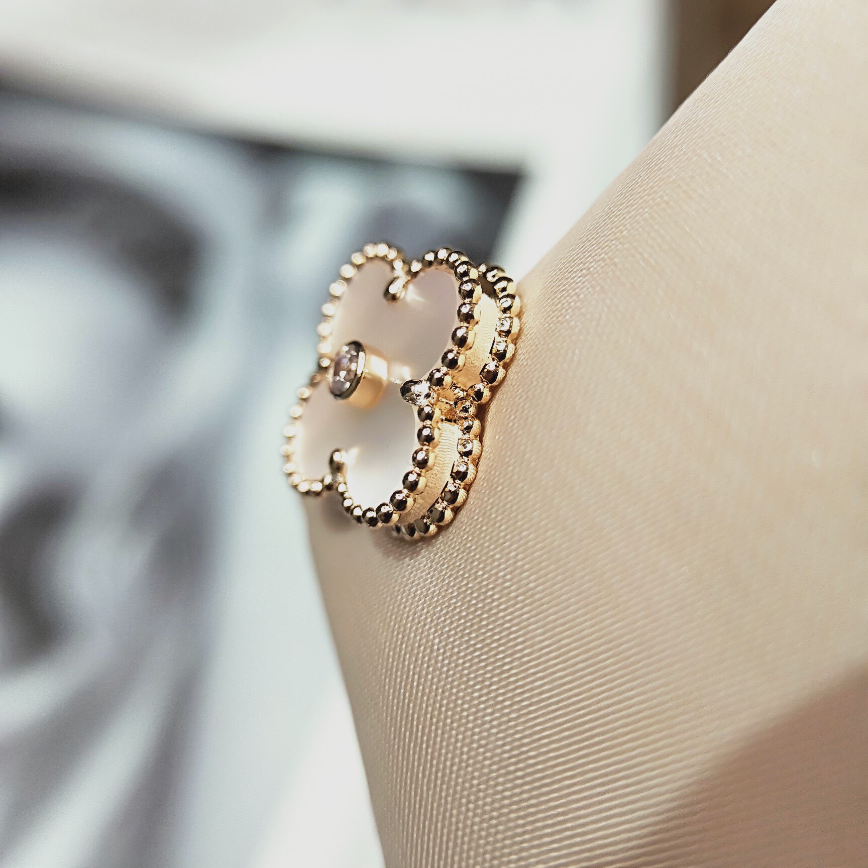 Van Cleef & Arpels earring-113