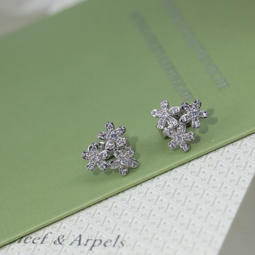 Van Cleef & Arpels earring-81