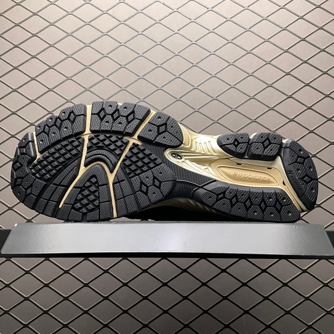 New Balance Sneakers-100