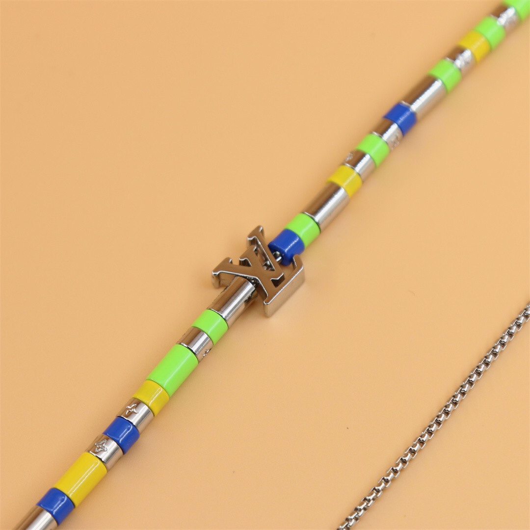 LV necklace-3