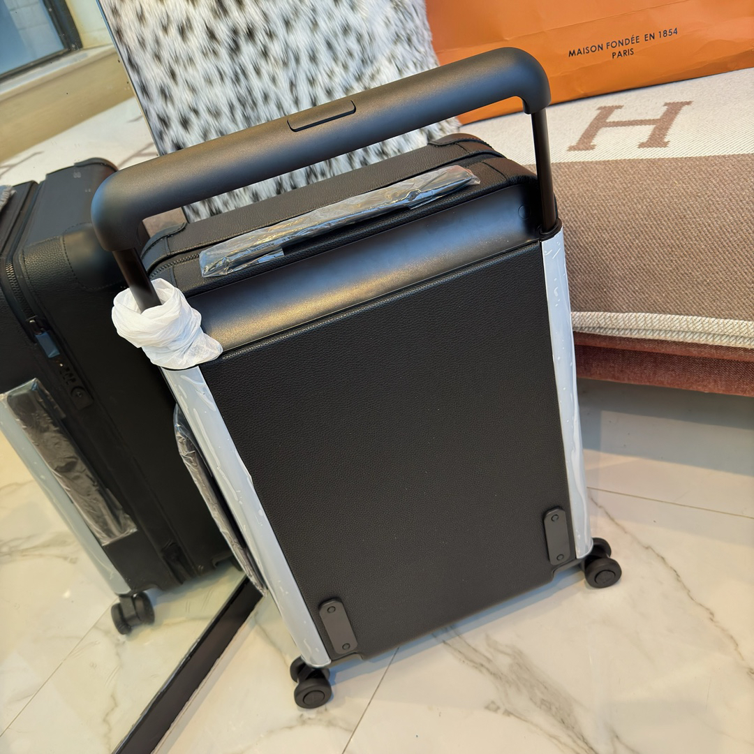 LV luggage-75
