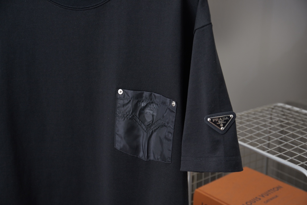 Prada clothing-244