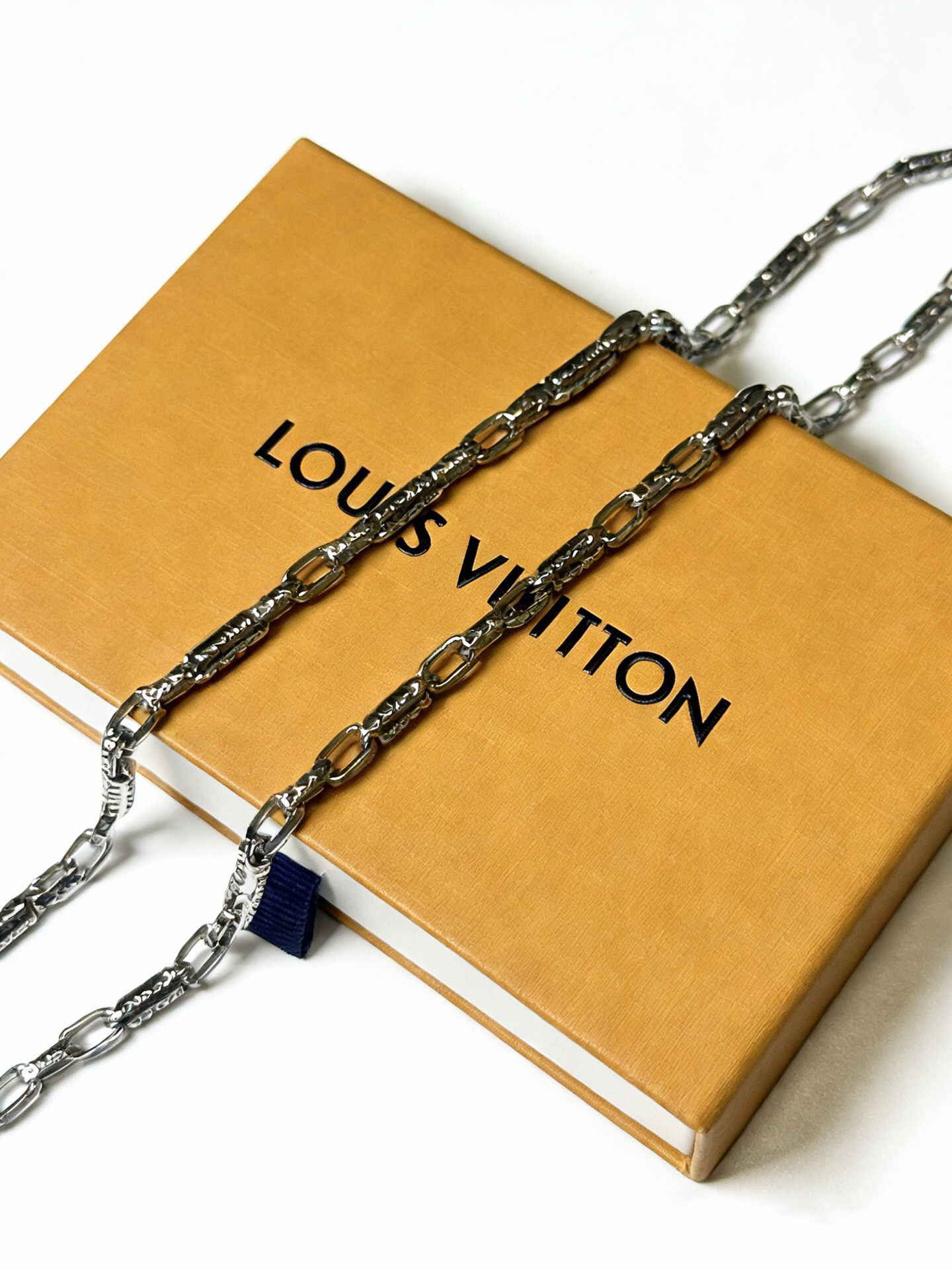 LV necklace-17