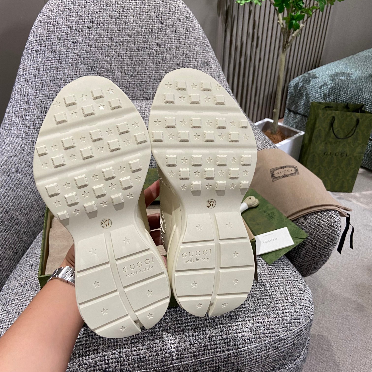 Gucci Sneakers-220