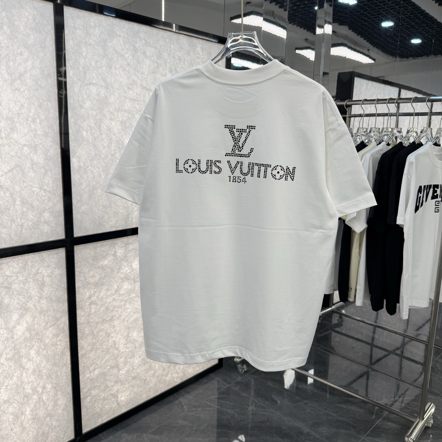 LV clothing-163