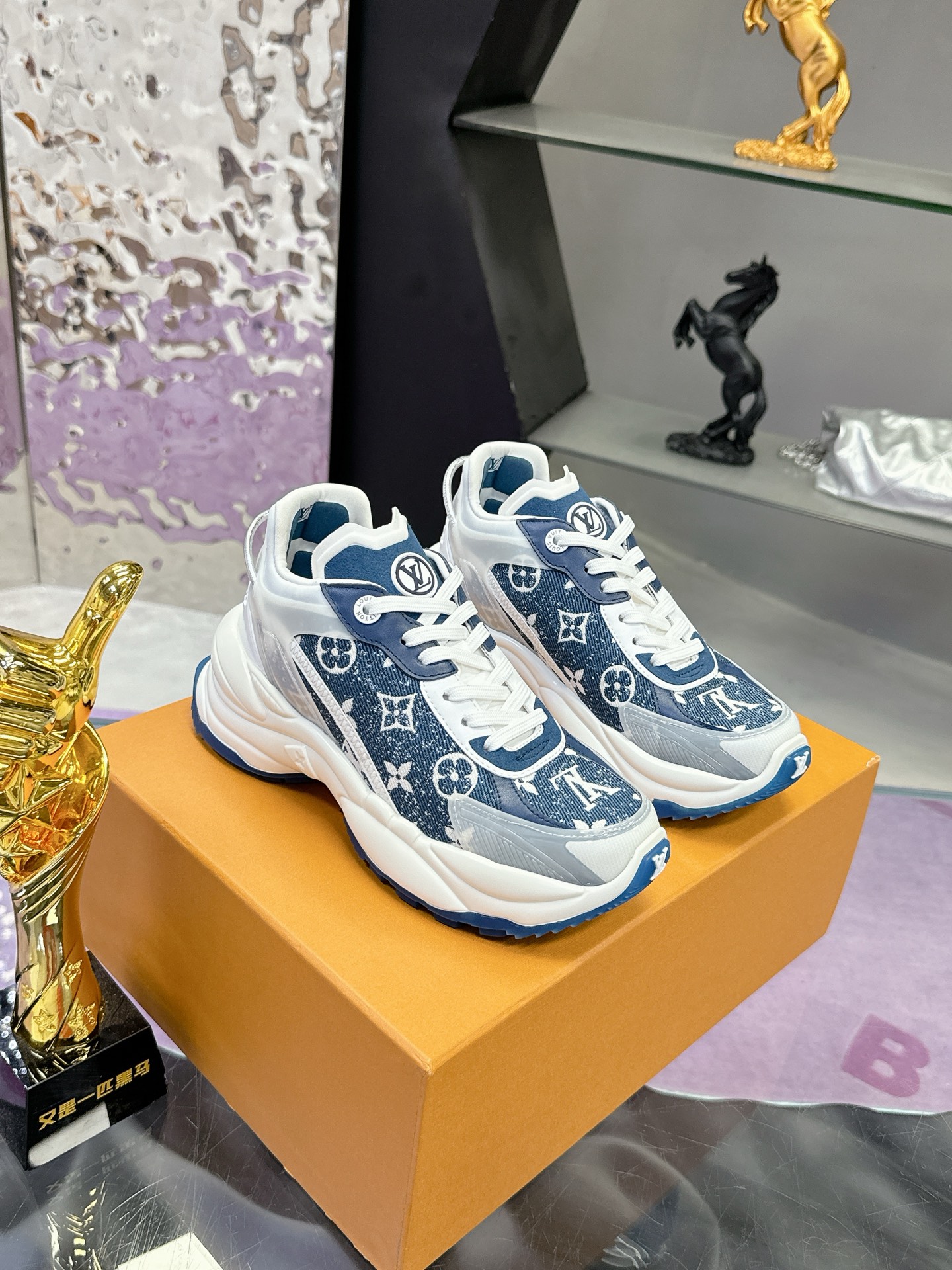 Lv Sneakers-205
