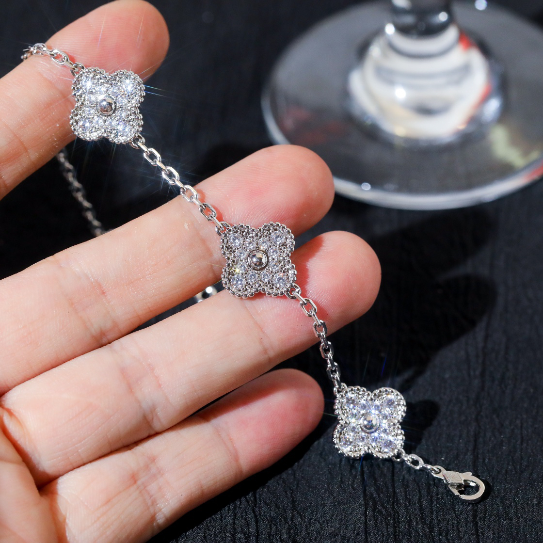 Van Cleef & Arpels Bracelet-79