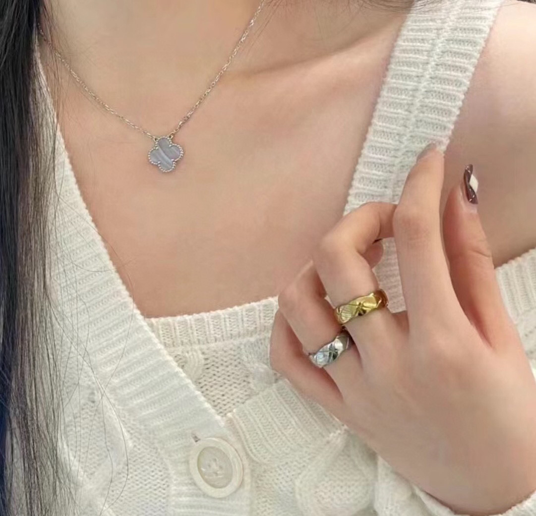 Van Cleef & Arpels necklace-132