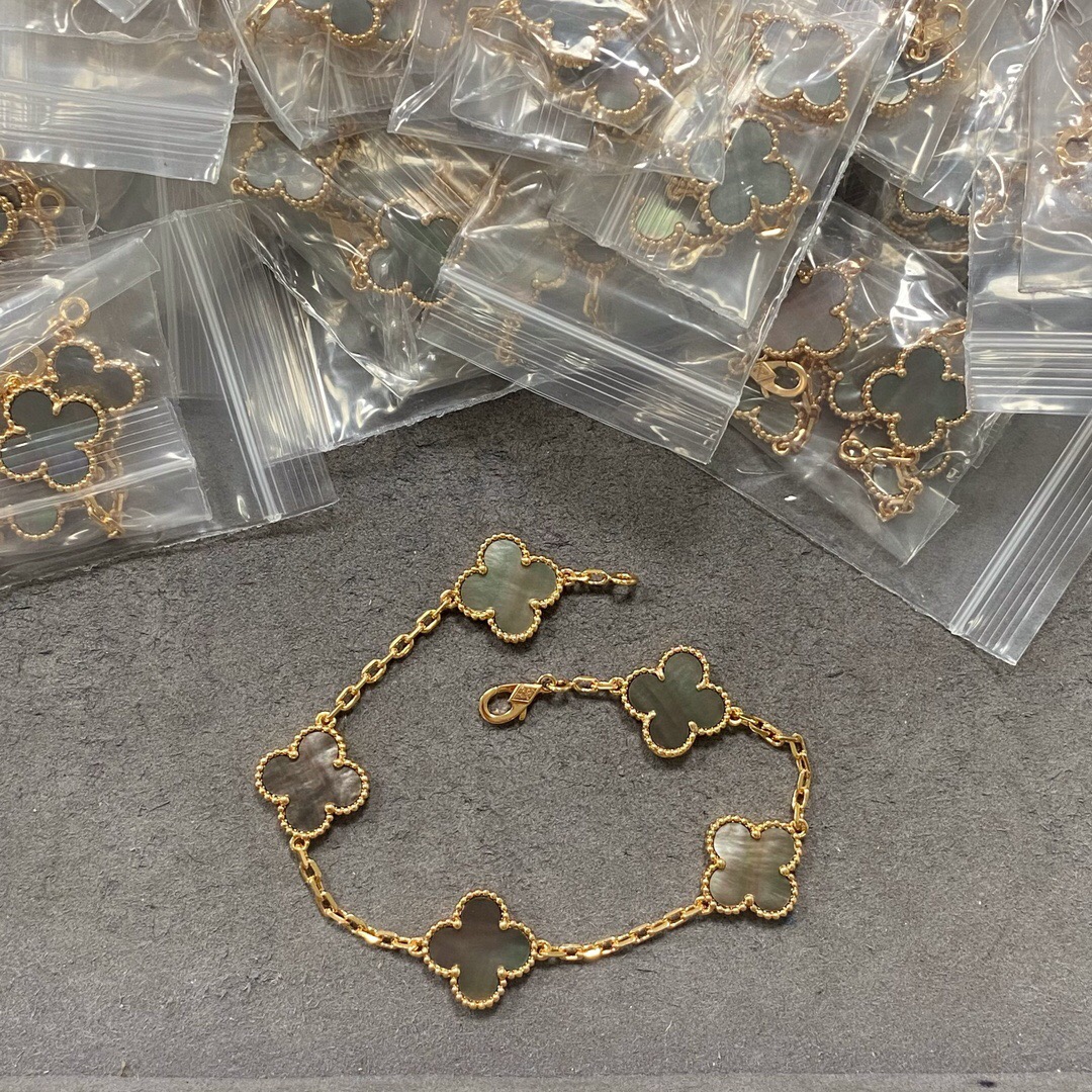 Van Cleef & Arpels Bracelet-45