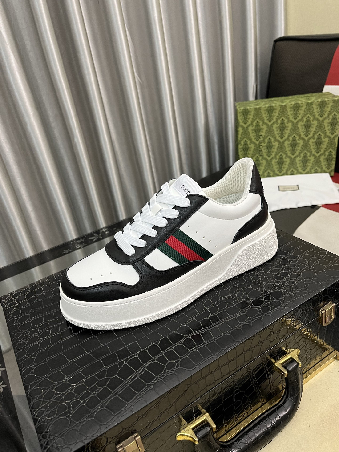Gucci Sneakers-100