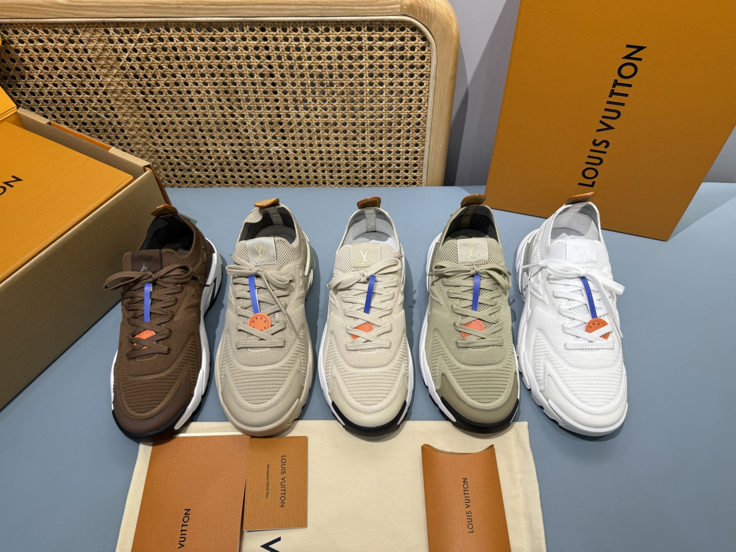 Lv Sneakers-181