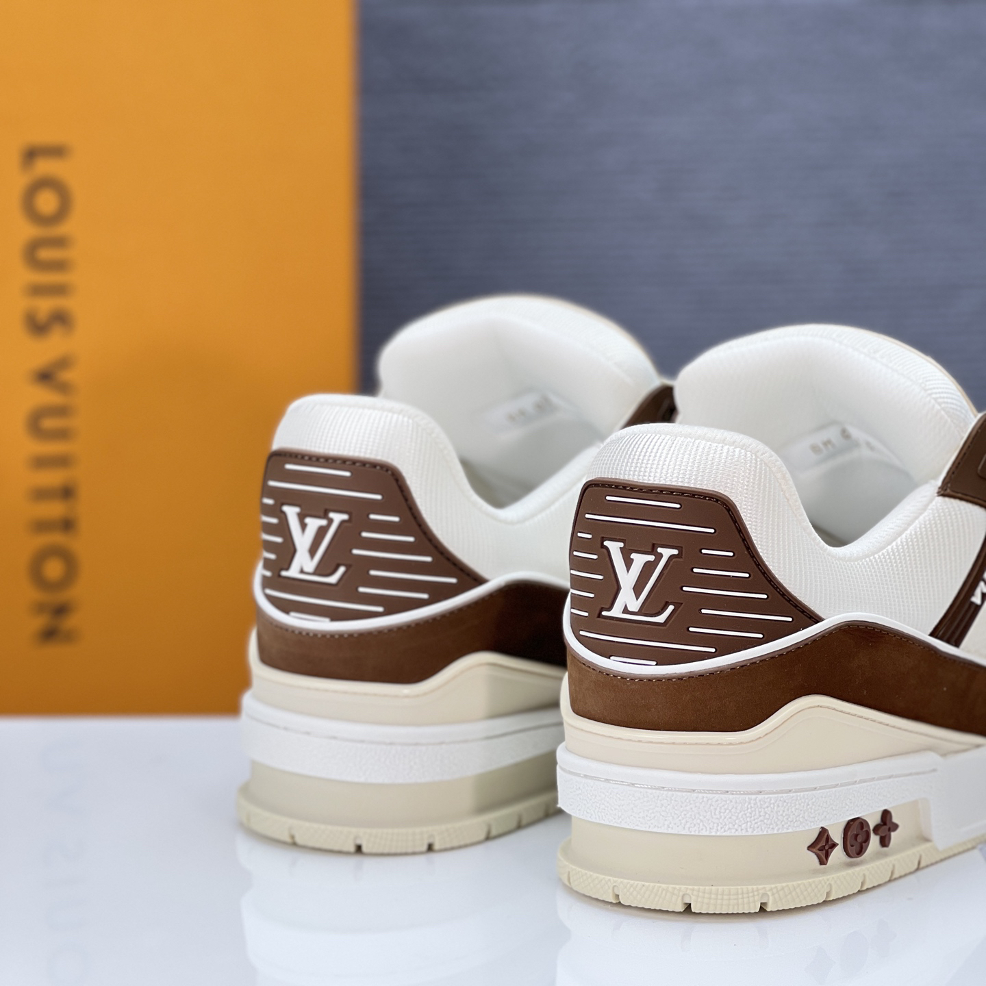 Lv Sneakers-120