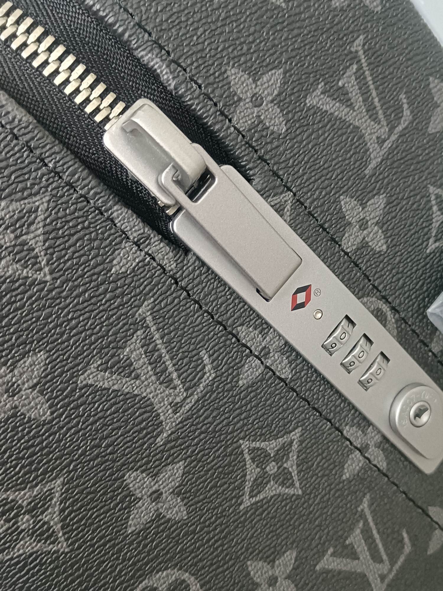 LV luggage-5