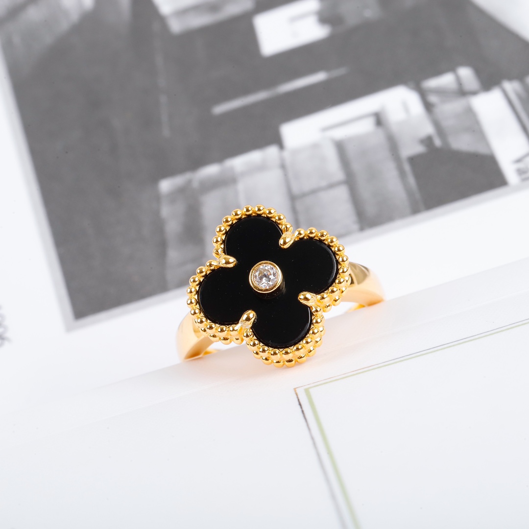 Van Cleef & Arpels ring-43